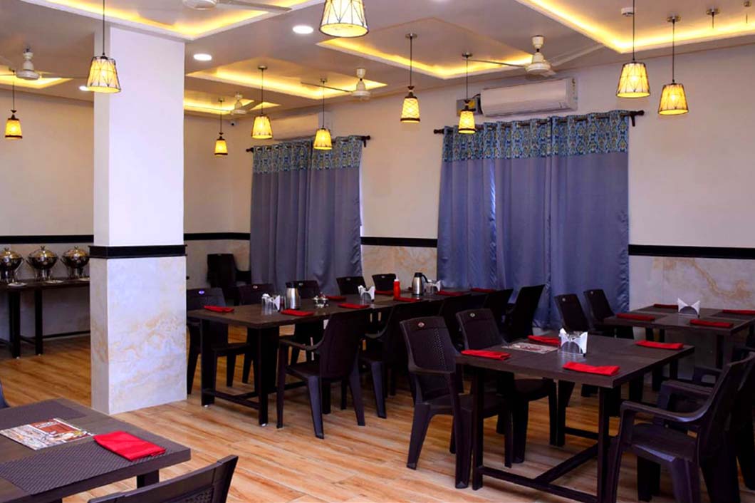 Hotel Tiger Inn Tadoba dining